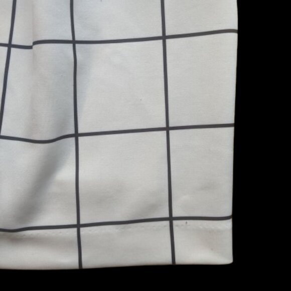 White and Black Checked Pleated Skirt  Fits Size 16 18 - Picture 2 of 3